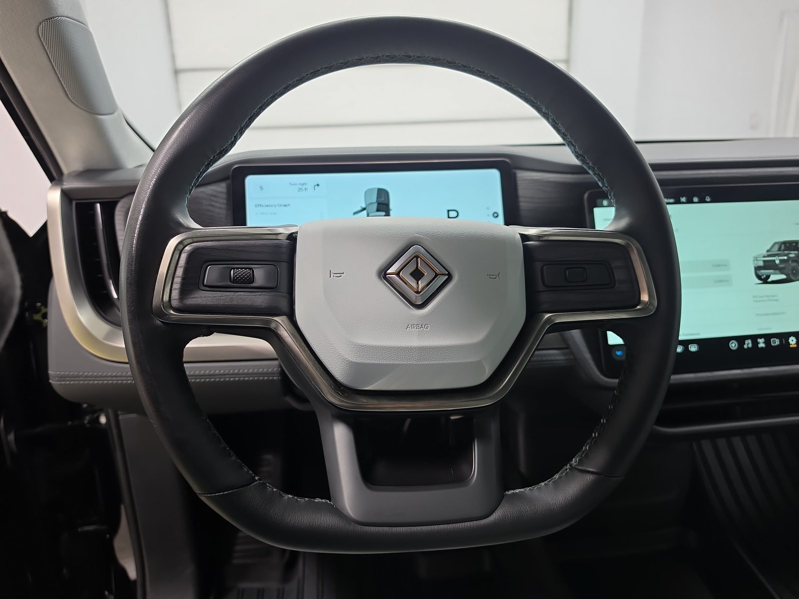 Used 2025 Rivian R1S Adventure Dual AWD/4WD image 28