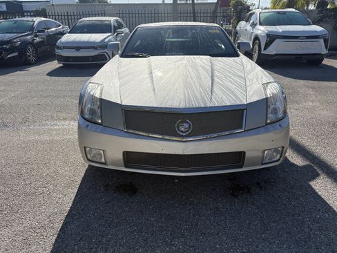 Used 2006 Cadillac XLR V RWD image 2