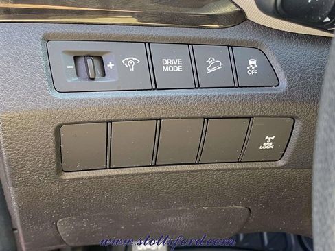 Used 2018 Hyundai Santa Fe Sport image 18