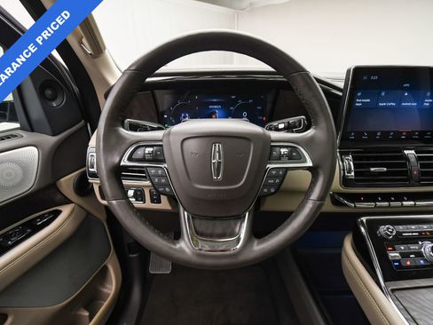 Used 2022 Lincoln Navigator Reserve image 16