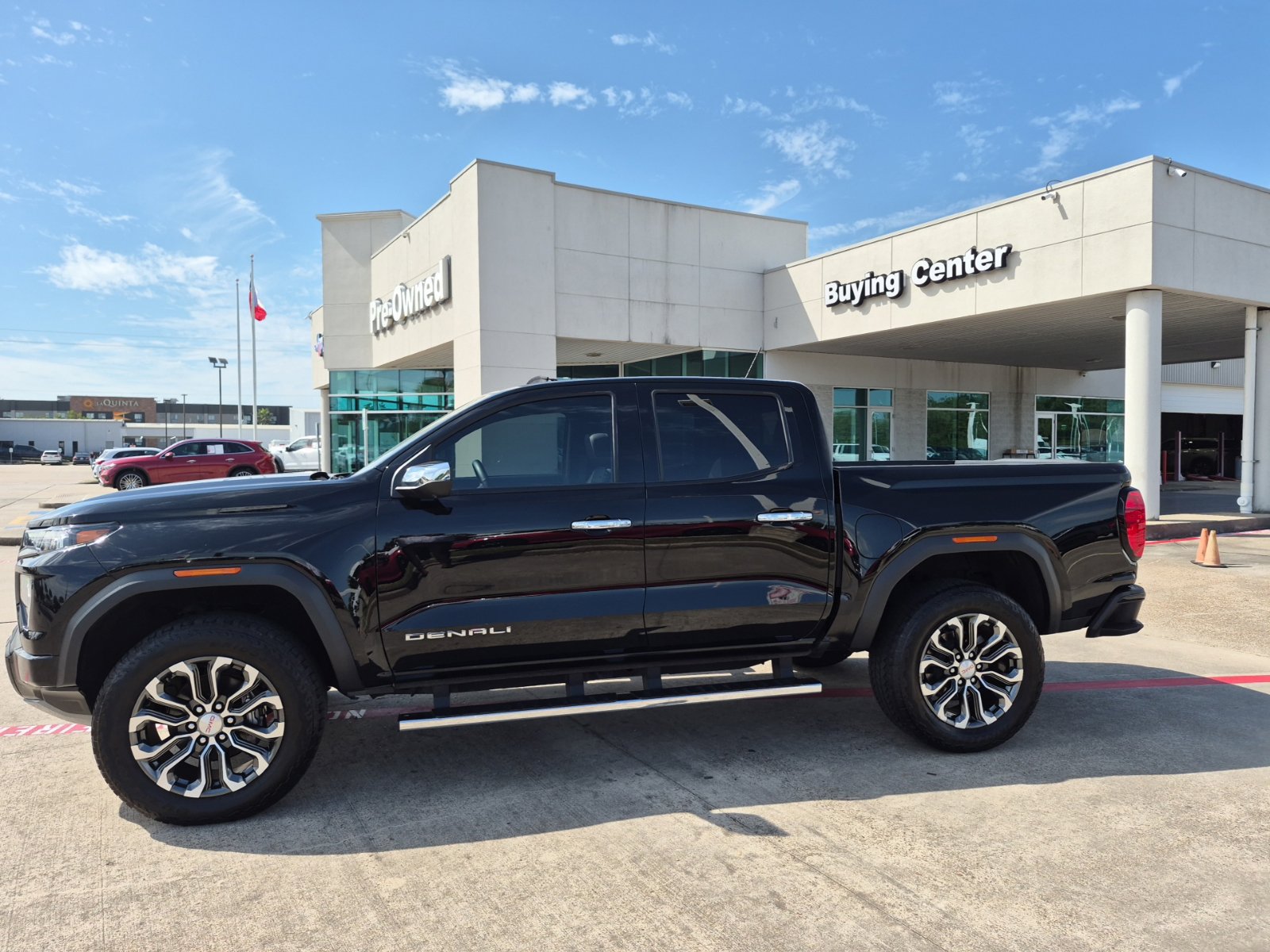 Used 2025 GMC Canyon Denali AWD/4WD image 2