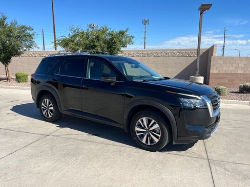 Used 2025 Nissan Pathfinder SL w/ Cargo Package FWD image 4