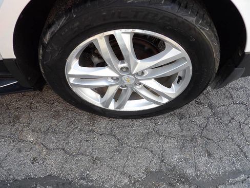 Used 2018 Chevrolet Equinox Premier FWD image 11