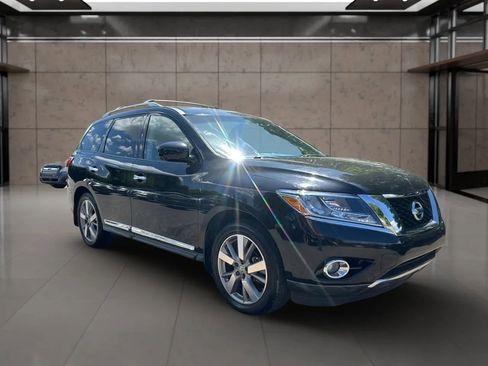 Used 2016 Nissan Pathfinder Platinum image 3