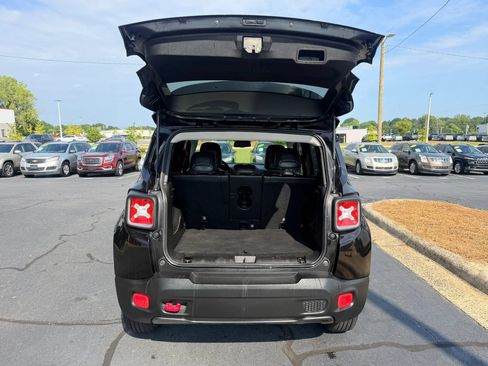 Used 2016 Jeep Renegade Trailhawk w/ Premium Trailhawk Package AWD/4WD image 23