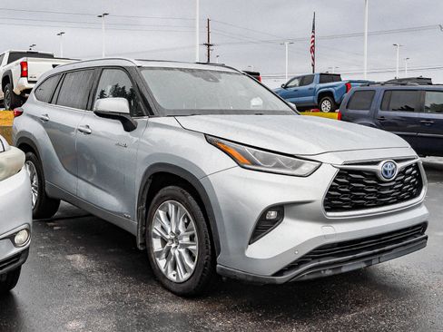 Used 2021 Toyota Highlander Limited image 2