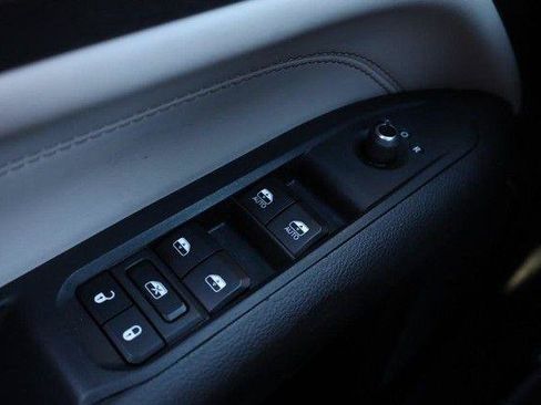 Used 2025 Jeep Compass Limited AWD/4WD image 17