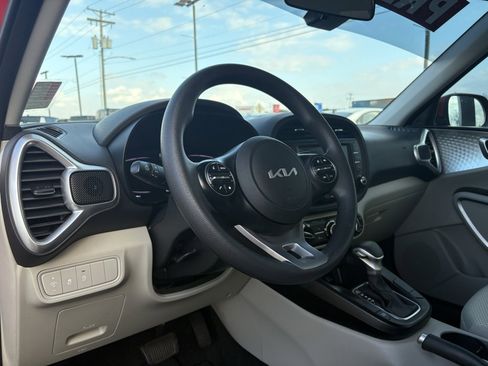 Used 2024 Kia Soul LX image 10