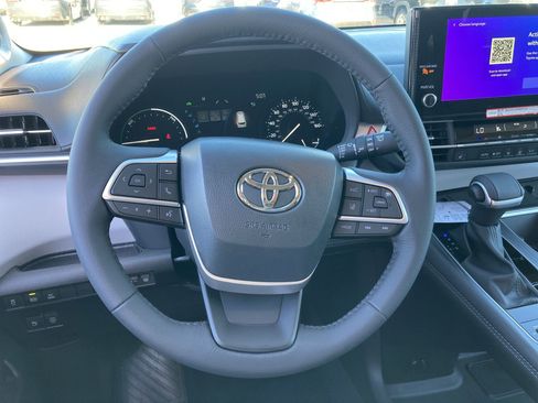 Certified 2025 Toyota Sienna XLE w/ XLE Plus Package image 11
