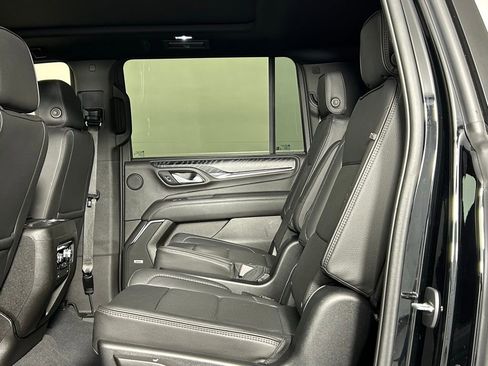 Used 2022 GMC Yukon XL Denali image 19