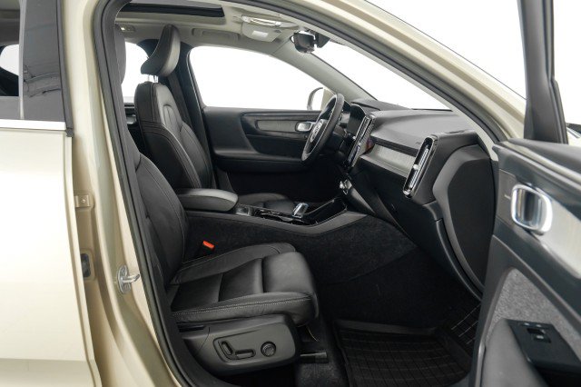 Used 2023 Volvo XC40 B5 Ultimate w/ Protection Package Premier AWD/4WD image 40