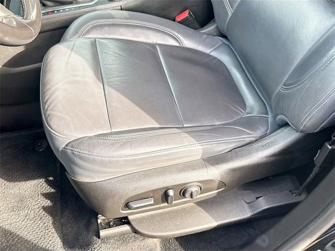 Used 2019 Chevrolet Traverse LT w/ LT Premium Package image 21