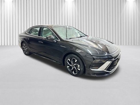 Used 2025 Hyundai Sonata SEL FWD image 2