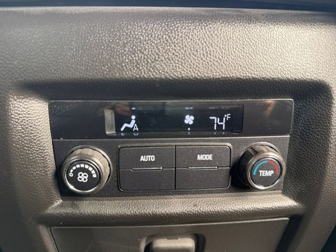 Used 2022 Chevrolet Traverse LT image 32