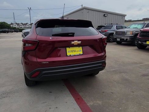 Certified 2025 Chevrolet Trax LS FWD image 7