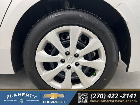 Used 2020 Toyota Corolla LE image 19