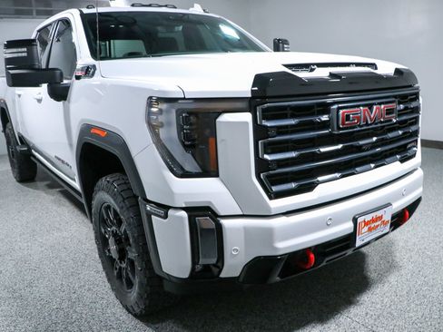 Used 2024 GMC Sierra 2500 AT4 w/ Technology Package AWD/4WD image 5