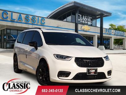 Used 2024 Chrysler Pacifica Premium