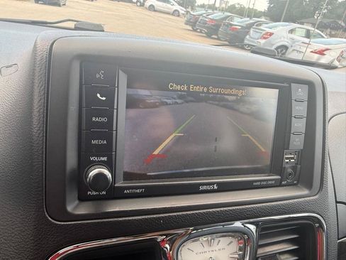 Used 2015 Chrysler Town & Country Touring FWD image 14