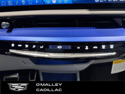 New 2026 Cadillac Optiq Luxury 2 image 19