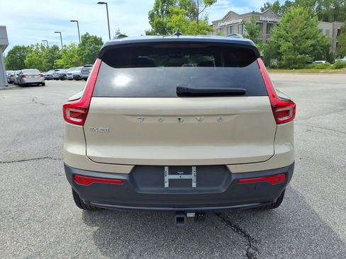 Certified 2025 Volvo EX40 Ultra AWD/4WD image 4