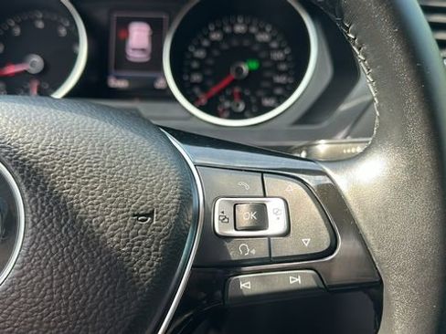 Used 2018 Volkswagen Tiguan SE w/ 3rd Row Seat Package AWD/4WD image 14