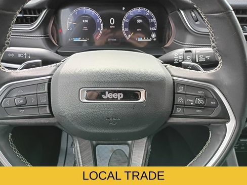 Used 2023 Jeep Grand Cherokee Limited w/ Black Appearance Package AWD/4WD image 18