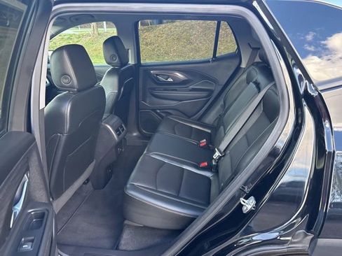 Used 2024 GMC Terrain SLT image 15