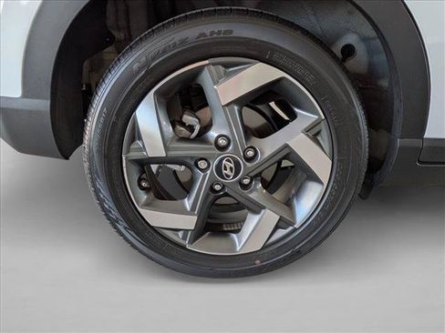 Used 2023 Hyundai Venue Limited FWD image 23