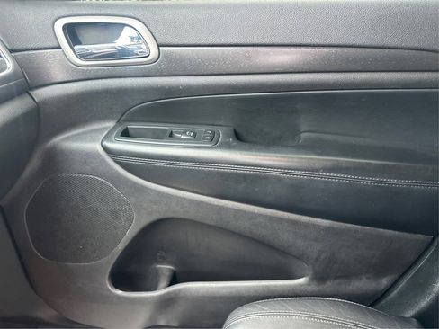 Used 2017 Jeep Grand Cherokee Altitude image 29