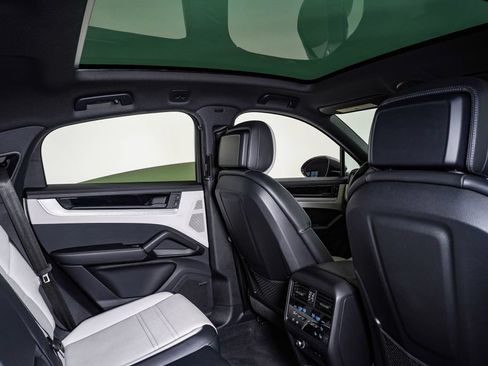Certified 2025 Porsche Cayenne Coupe AWD/4WD image 16