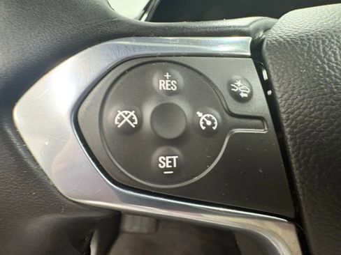 Used 2022 Chevrolet Traverse LT image 17