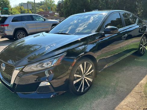 Used 2021 Nissan Altima 2.5 SR w/ SR Premium Package FWD image 3