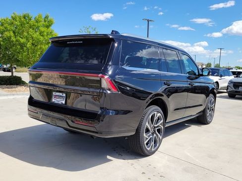 New 2026 Lincoln Navigator Reserve AWD/4WD image 3