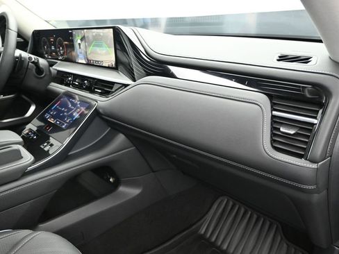 Used 2025 INFINITI QX80 Luxe RWD image 25