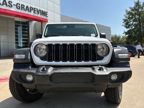 Used 2025 Jeep Wrangler Unlimited Sport AWD/4WD image 3