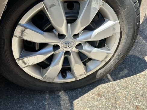 Used 2014 Toyota Corolla LE FWD image 13