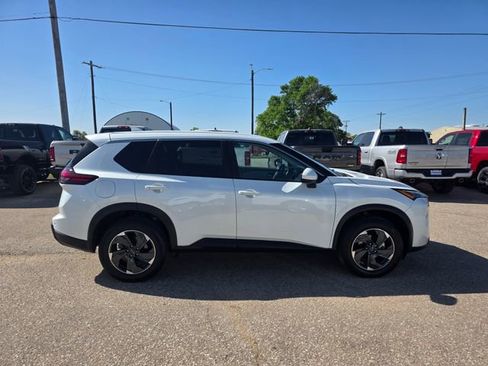 Used 2024 Nissan Rogue SV AWD/4WD image 8
