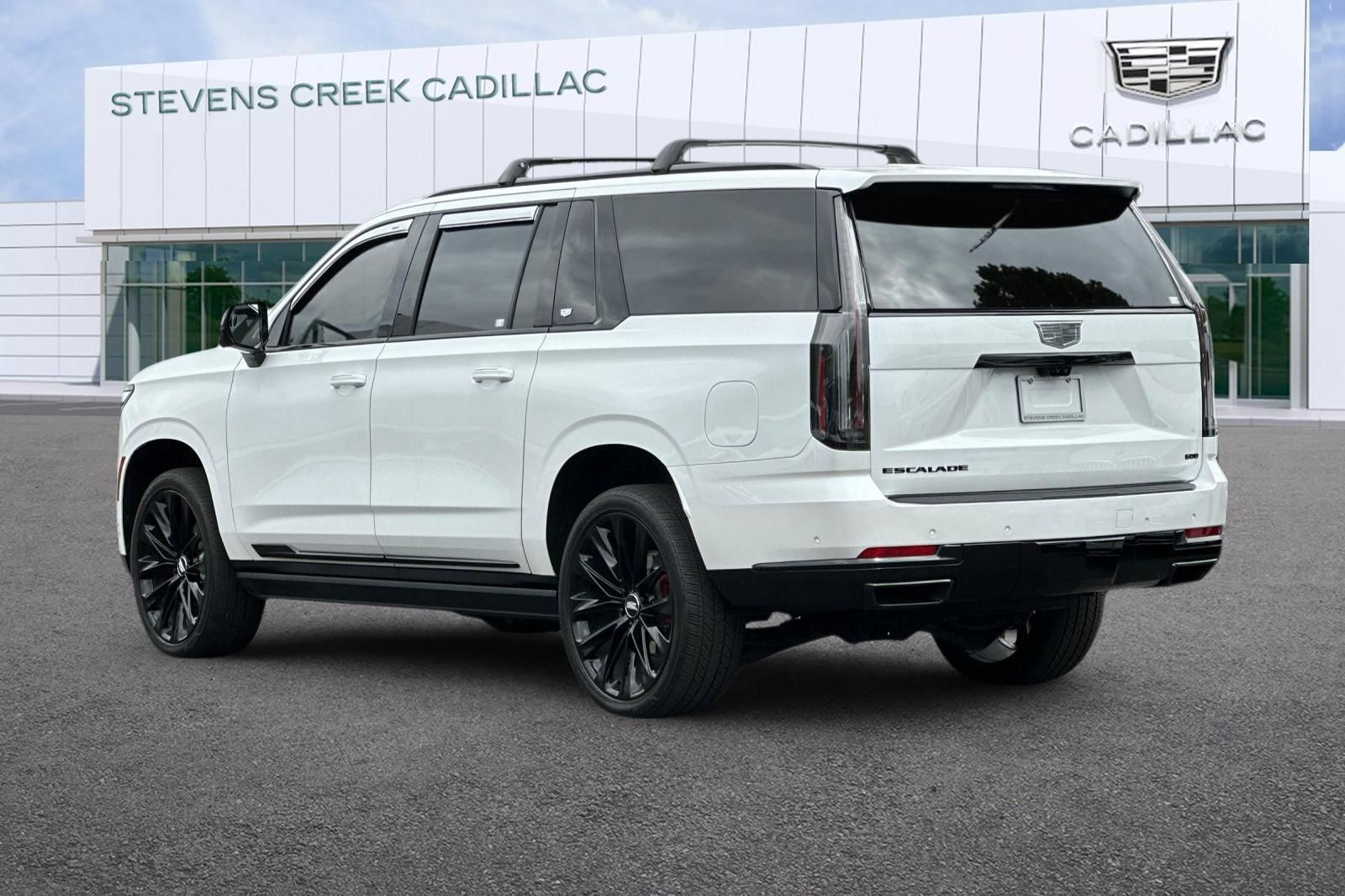Used 2025 Cadillac Escalade ESV Sport Platinum w/ LPO, ONYX Package AWD/4WD image 5