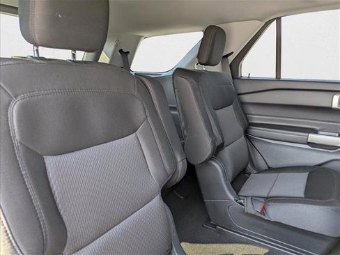 Used 2024 Ford Explorer XLT image 28