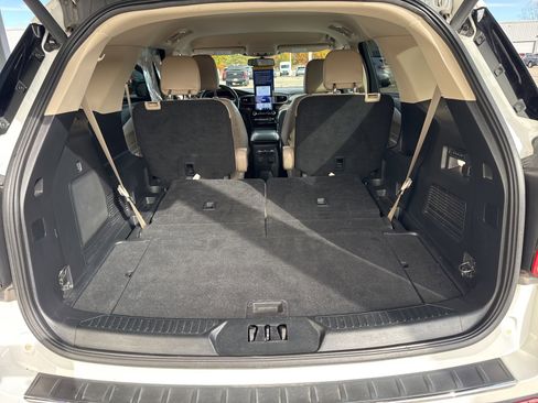 Certified 2022 Ford Explorer Limited w/ Limited Technology Package image 43