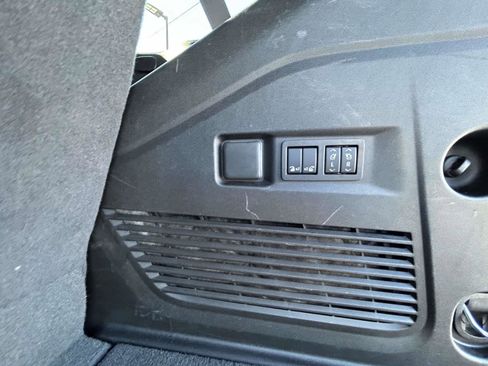 Used 2025 GMC Yukon Denali image 18