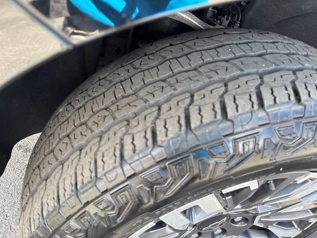 Used 2025 Chevrolet Suburban Z71 AWD/4WD image 41
