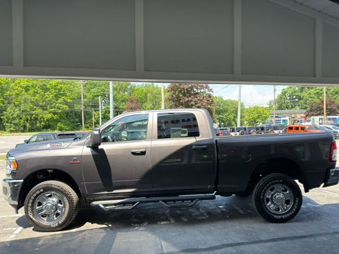 Used 2024 RAM 2500 Tradesman w/ Chrome Appearance Group AWD/4WD image 7