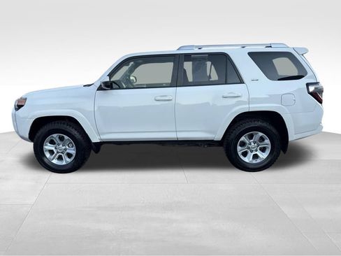 Used 2016 Toyota 4Runner SR5 AWD/4WD image 2