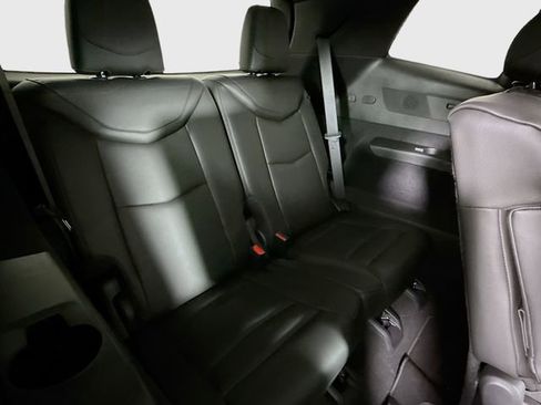 Used 2025 Cadillac XT6 Luxury FWD image 29