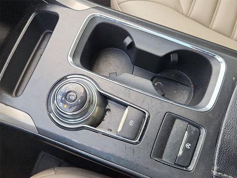 Used 2019 Ford Fusion SEL FWD image 15