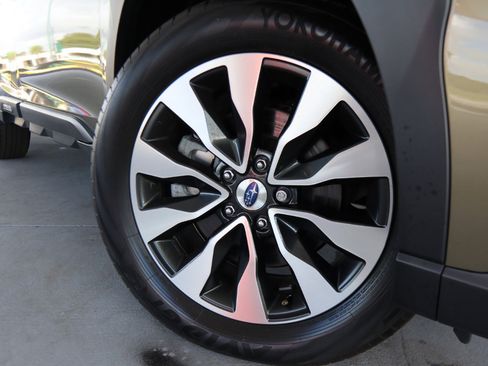 Used 2023 Subaru Outback Limited image 3