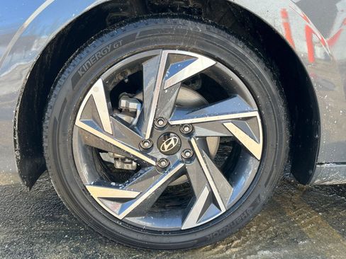 Used 2025 Hyundai Elantra SEL image 25