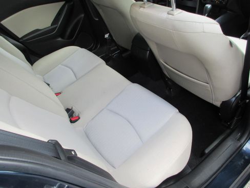 Used 2016 MAZDA MAZDA3 i Sport image 12